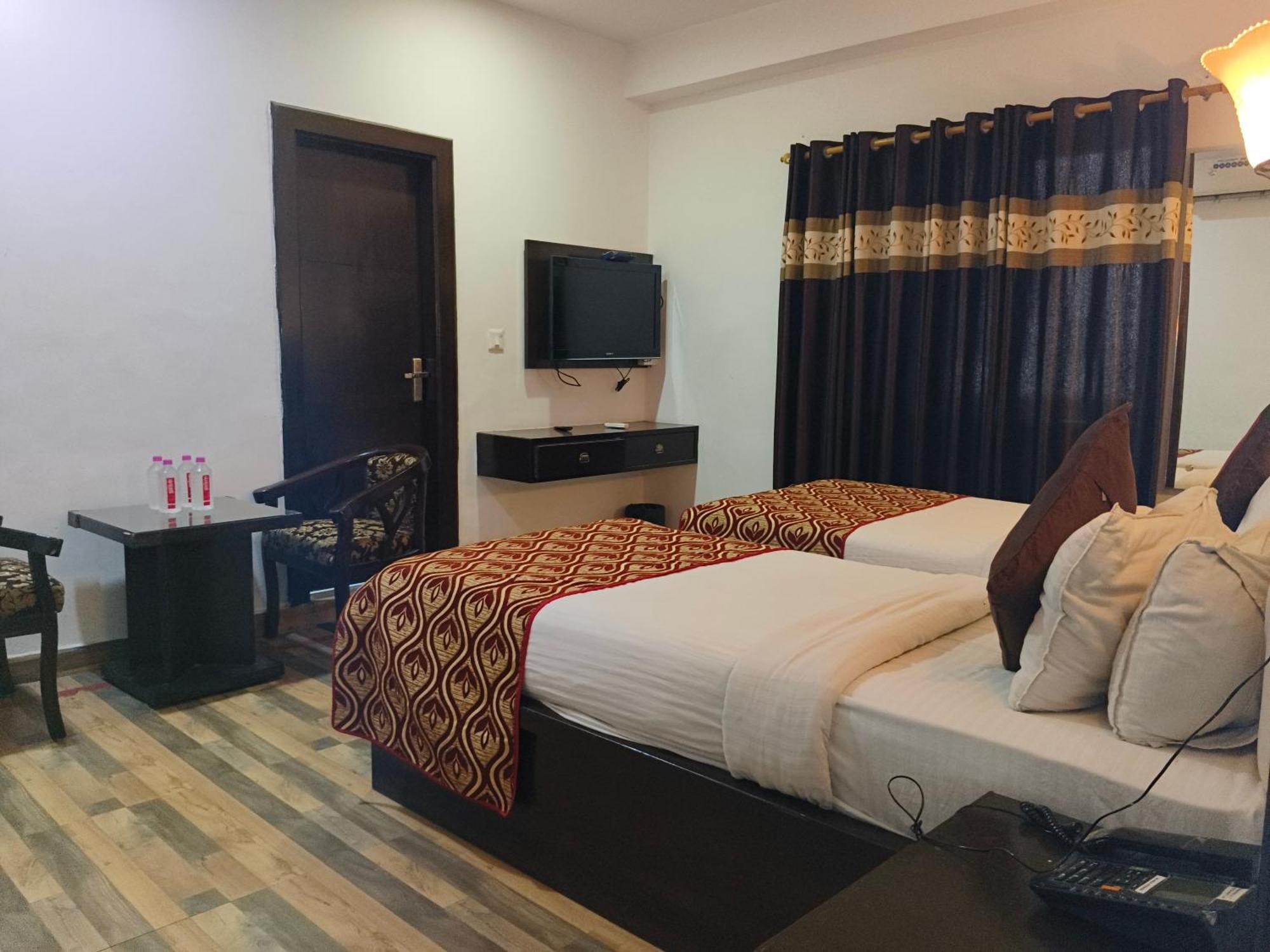 Hotel Samovar By Goyal Hotel آغْرا المظهر الخارجي الصورة